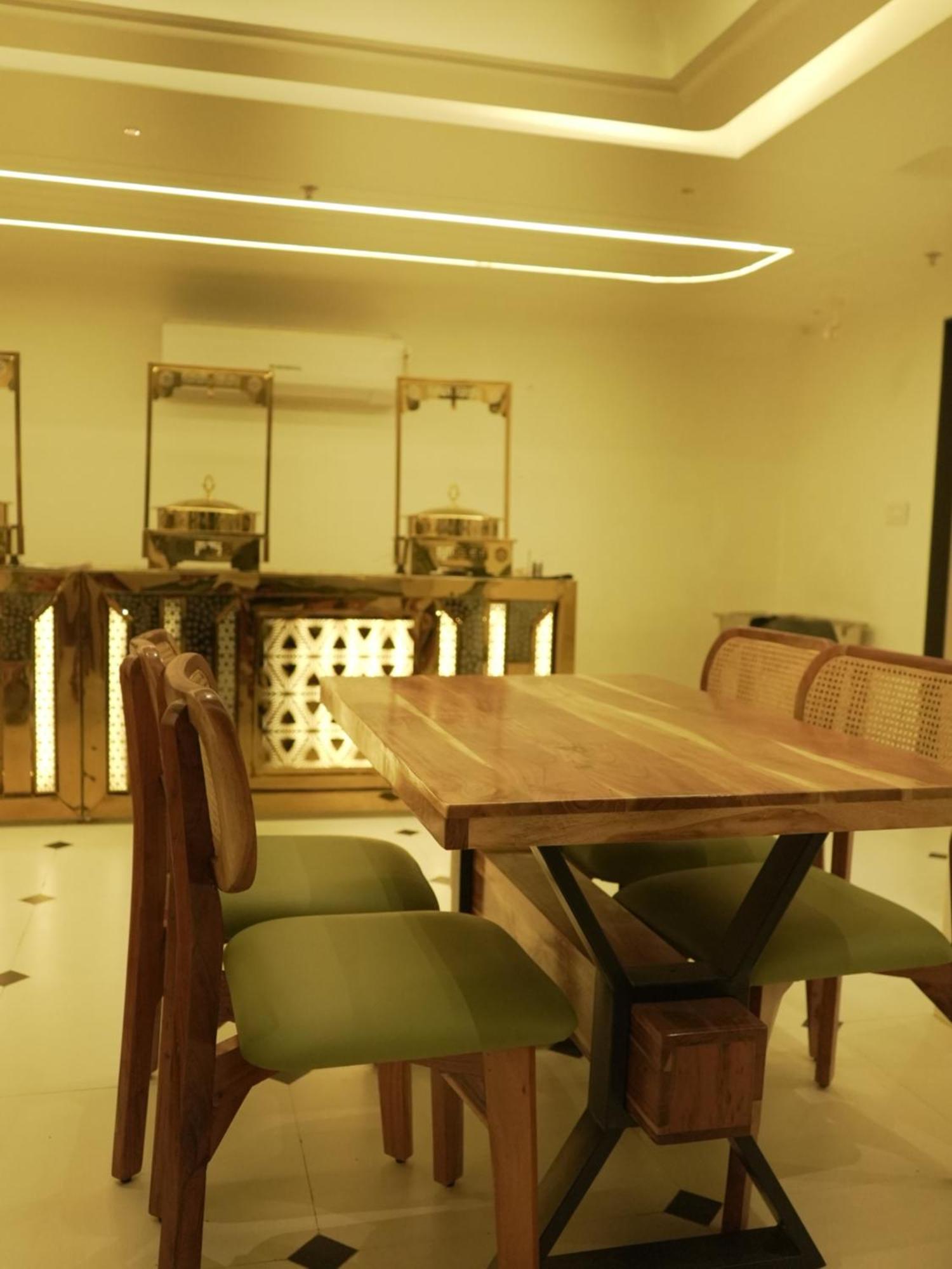 The Lavish Stay Varanasi Eksteriør billede